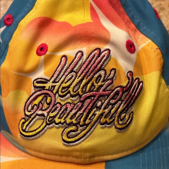 Lynwood Walls Queen Colorful 'Hello Beautiful' Women's Cap - Picture 2 of 8